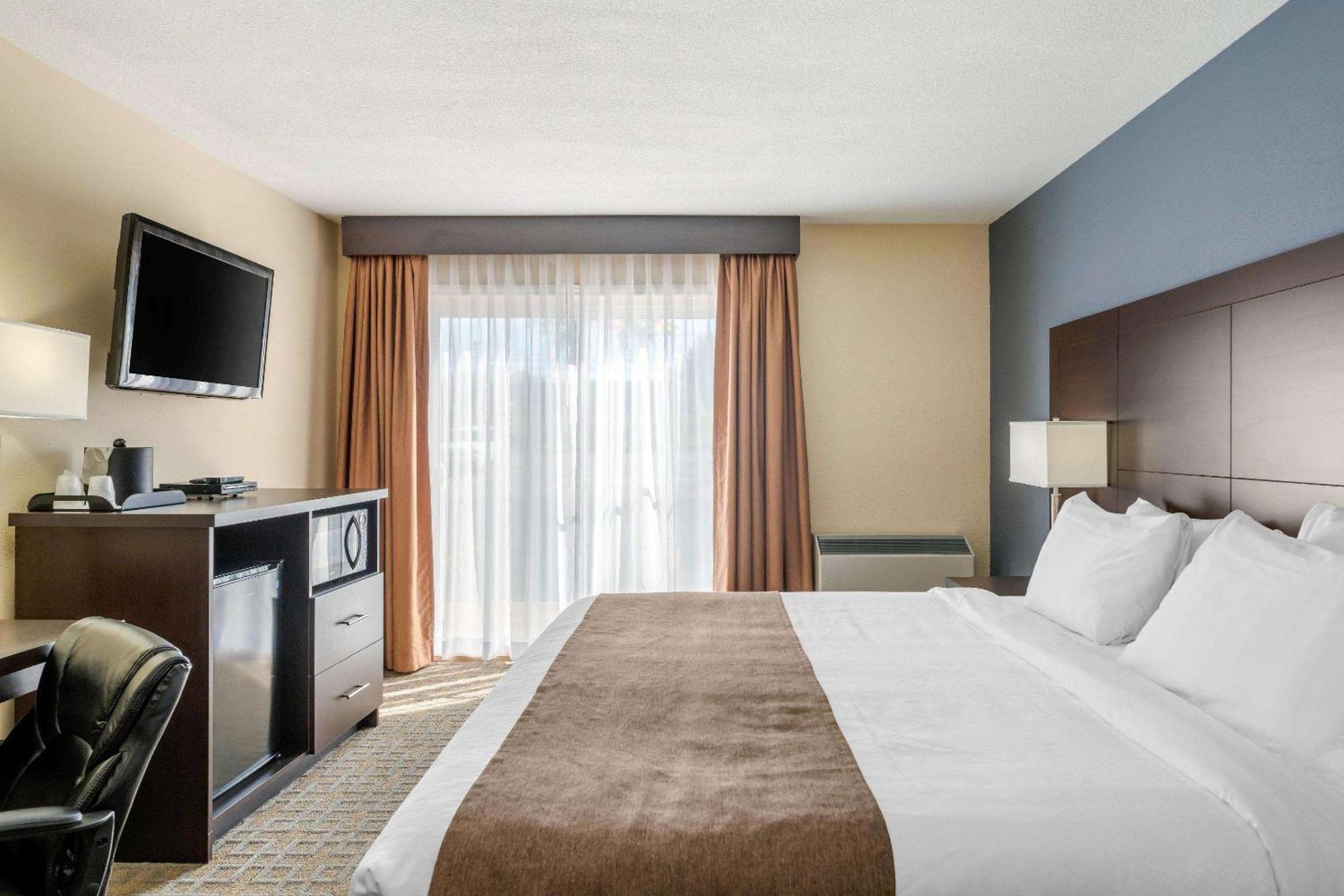 Quality Inn & Suites Батърст Стая снимка