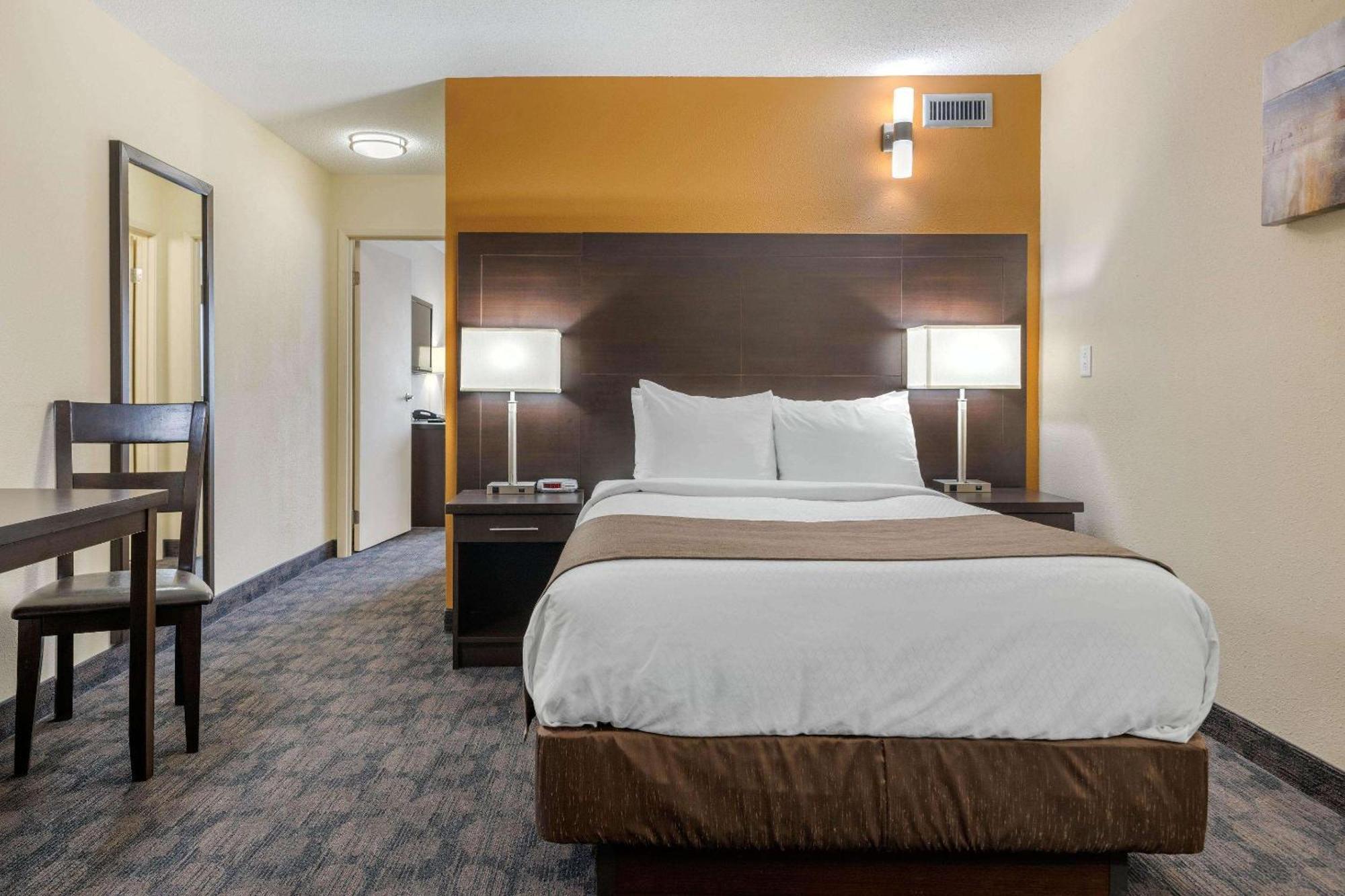 Quality Inn & Suites Батърст Стая снимка
