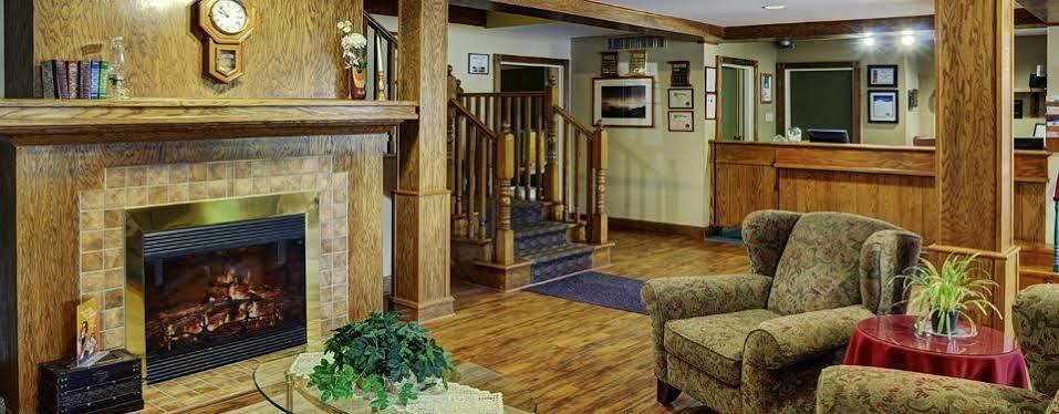 Quality Inn & Suites Батърст Екстериор снимка