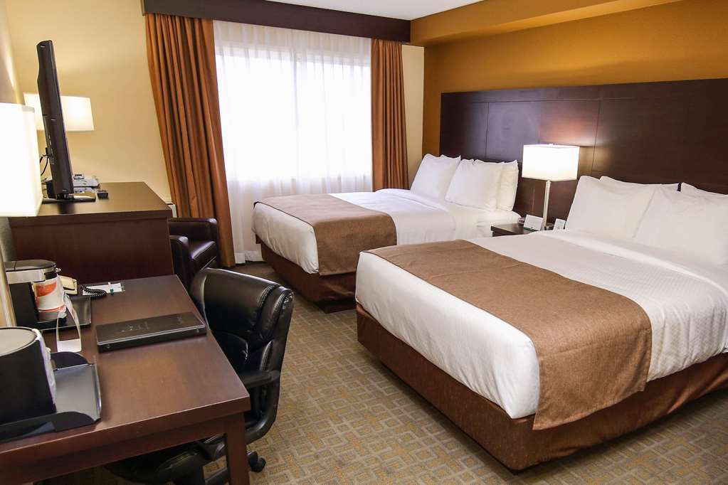 Quality Inn & Suites Батърст Стая снимка
