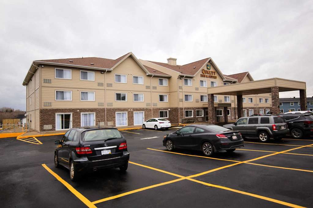 Quality Inn & Suites Батърст Екстериор снимка