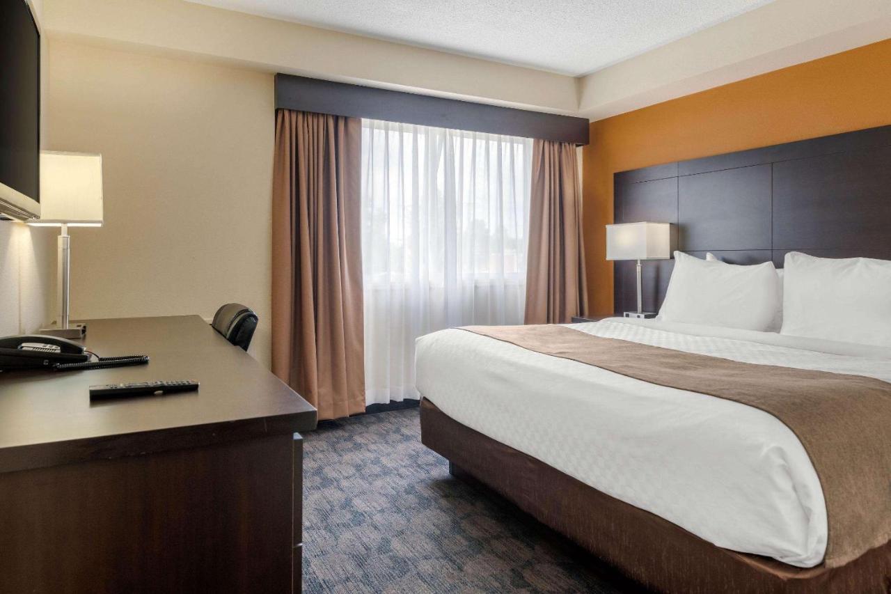 Quality Inn & Suites Батърст Екстериор снимка