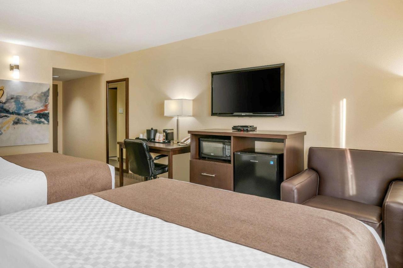 Quality Inn & Suites Батърст Екстериор снимка