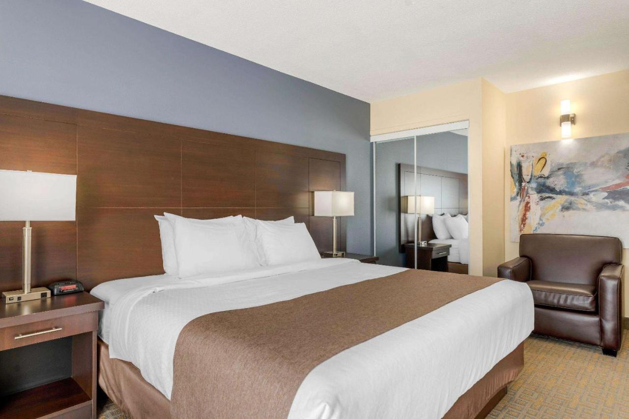 Quality Inn & Suites Батърст Екстериор снимка