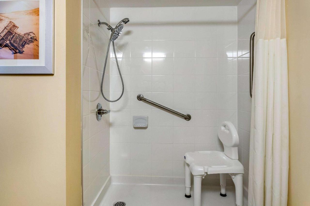 Quality Inn & Suites Батърст Екстериор снимка