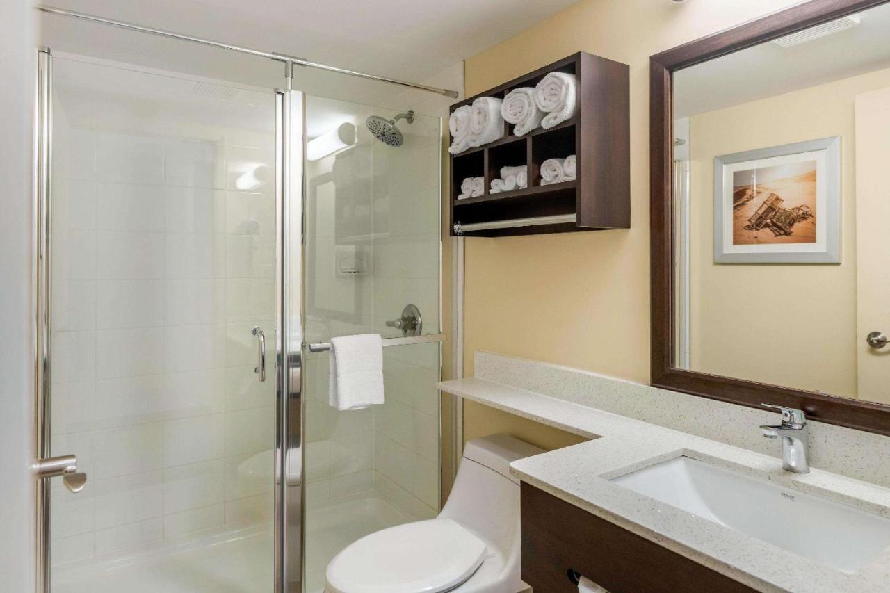 Quality Inn & Suites Батърст Екстериор снимка