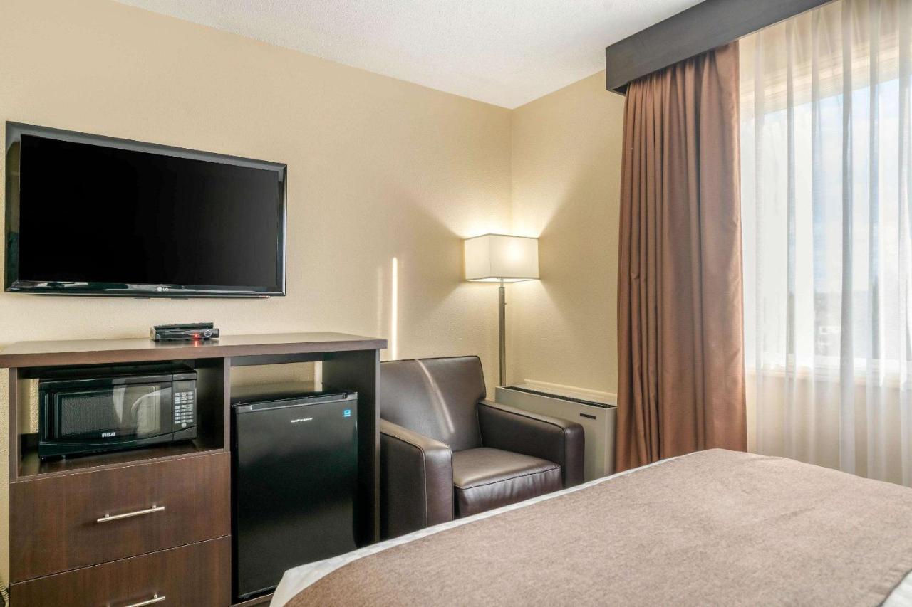 Quality Inn & Suites Батърст Екстериор снимка